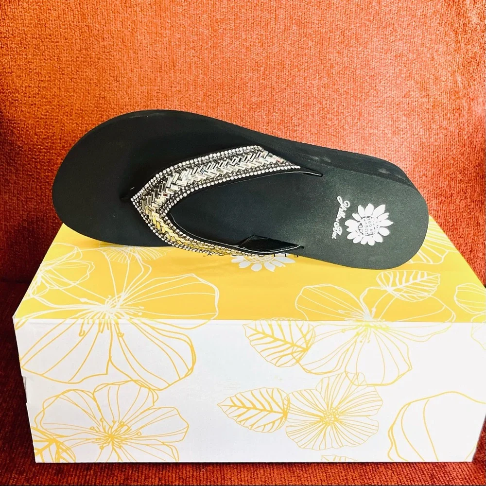 Yellow Box Flip  flops Skyllah  (Crystals) color clear medium width New In Box - Picture 3 of 5